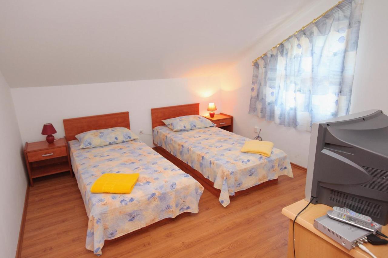 Apartments And Rooms With Parking Space Njivice, Krk - 5458 エクステリア 写真