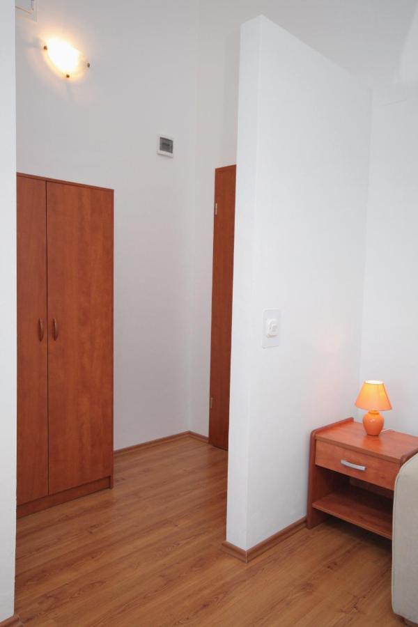 Apartments And Rooms With Parking Space Njivice, Krk - 5458 エクステリア 写真