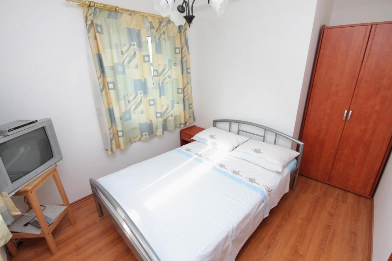Apartments And Rooms With Parking Space Njivice, Krk - 5458 エクステリア 写真