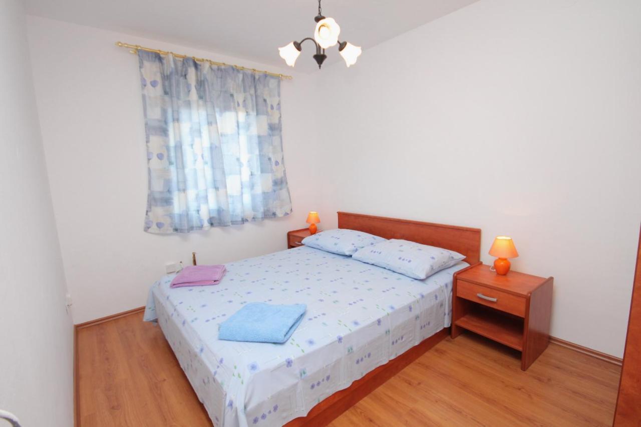 Apartments And Rooms With Parking Space Njivice, Krk - 5458 エクステリア 写真