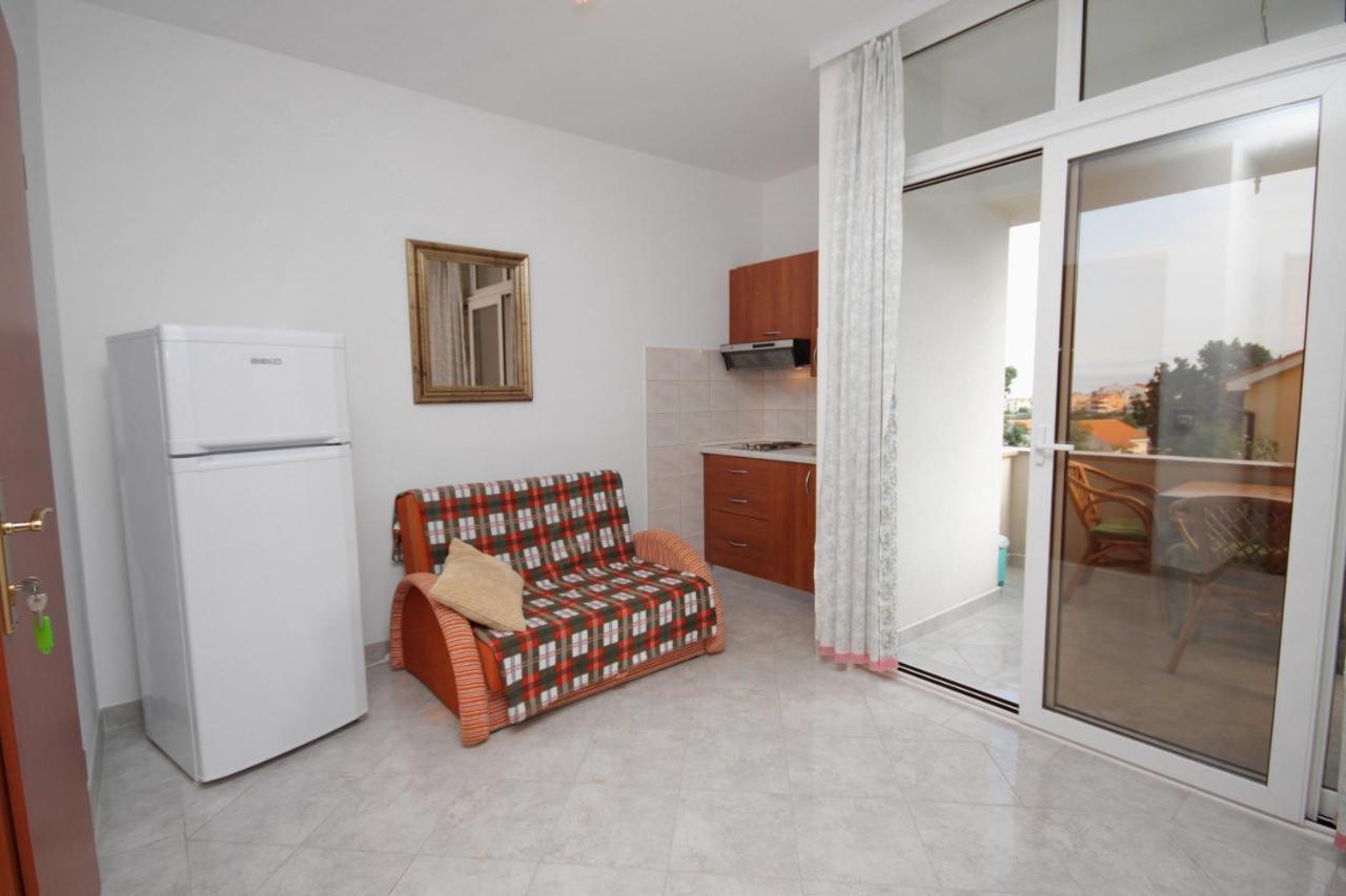 Apartments And Rooms With Parking Space Njivice, Krk - 5458 エクステリア 写真
