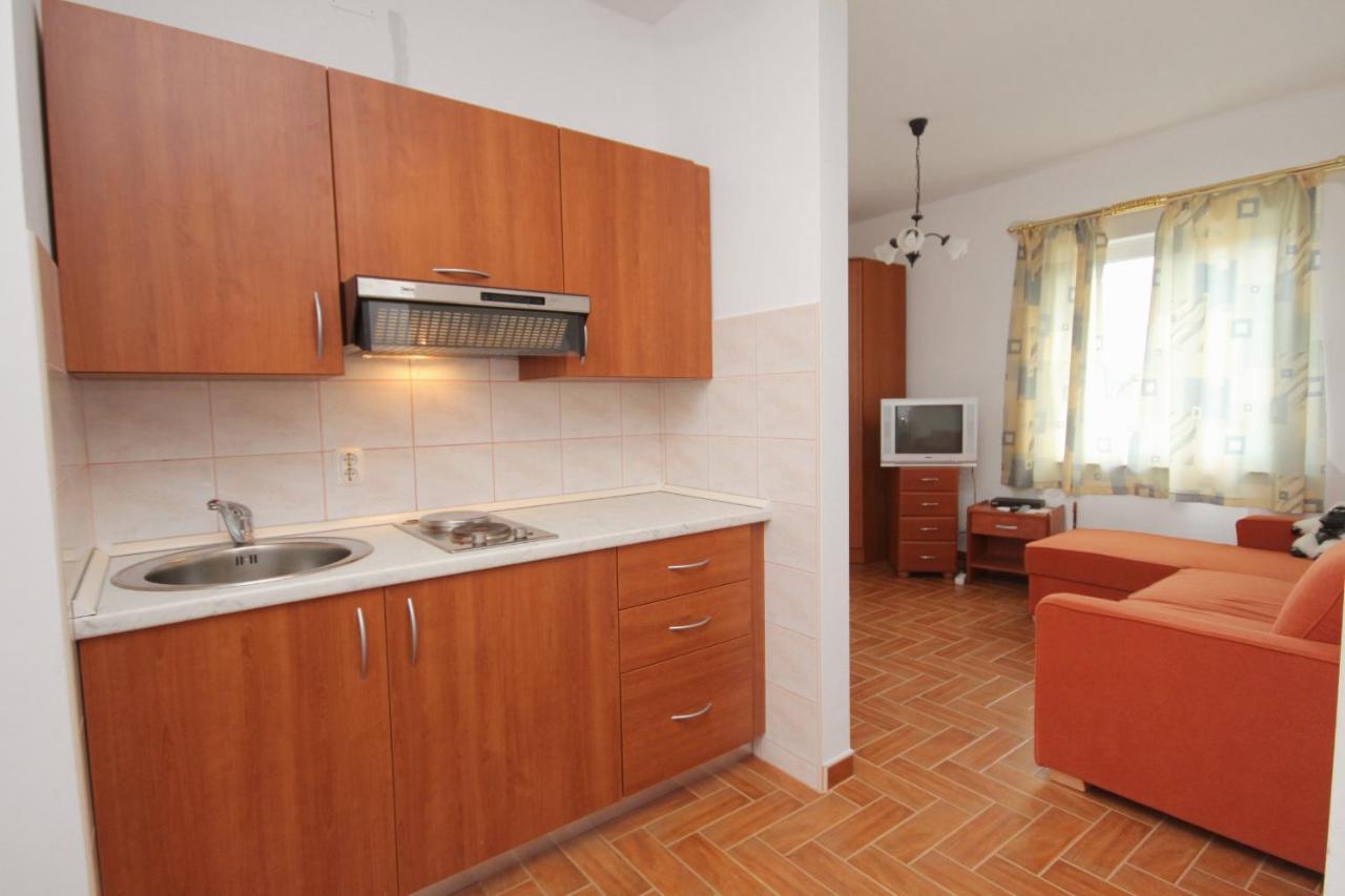 Apartments And Rooms With Parking Space Njivice, Krk - 5458 エクステリア 写真