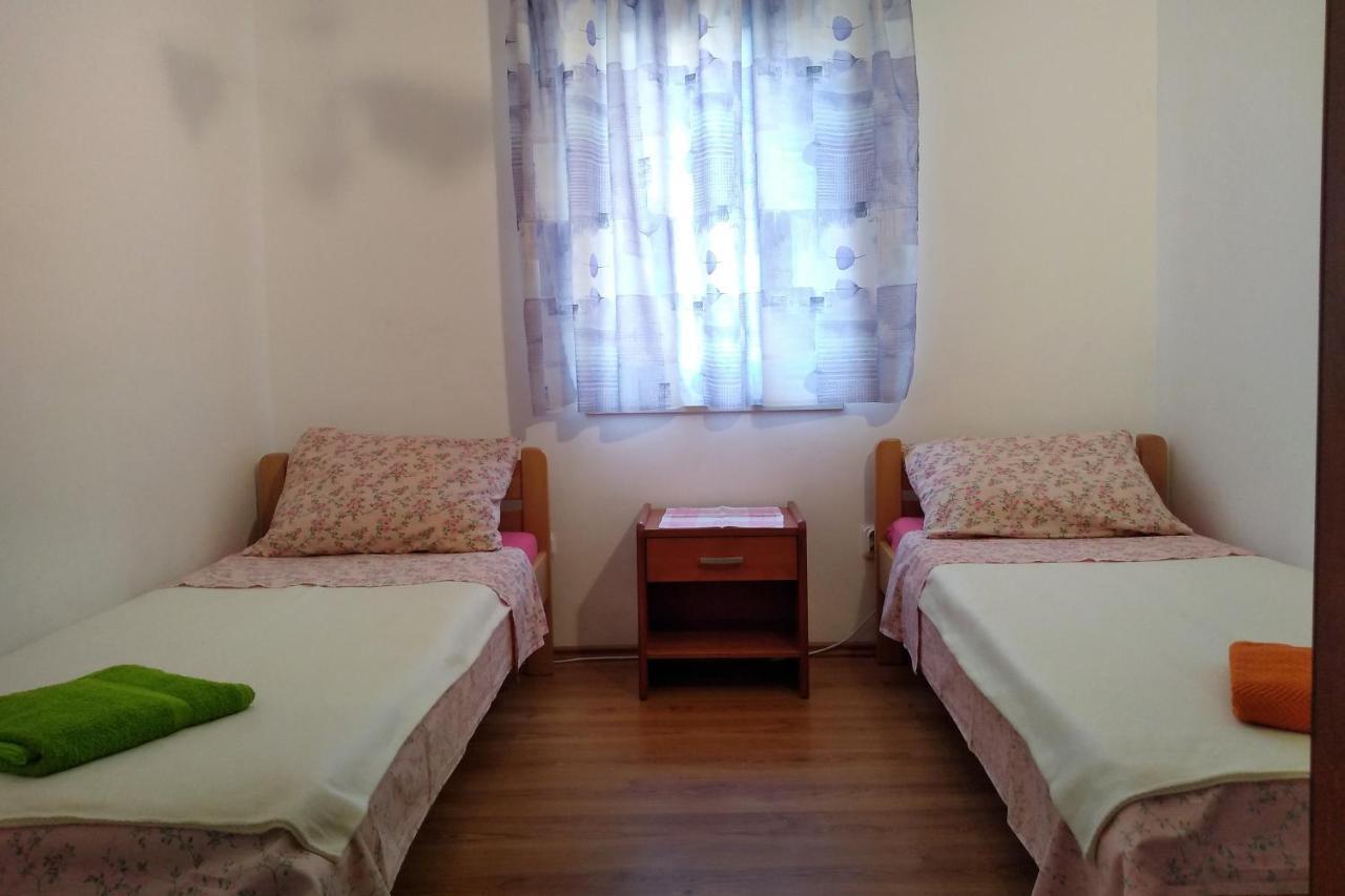 Apartments And Rooms With Parking Space Njivice, Krk - 5458 エクステリア 写真