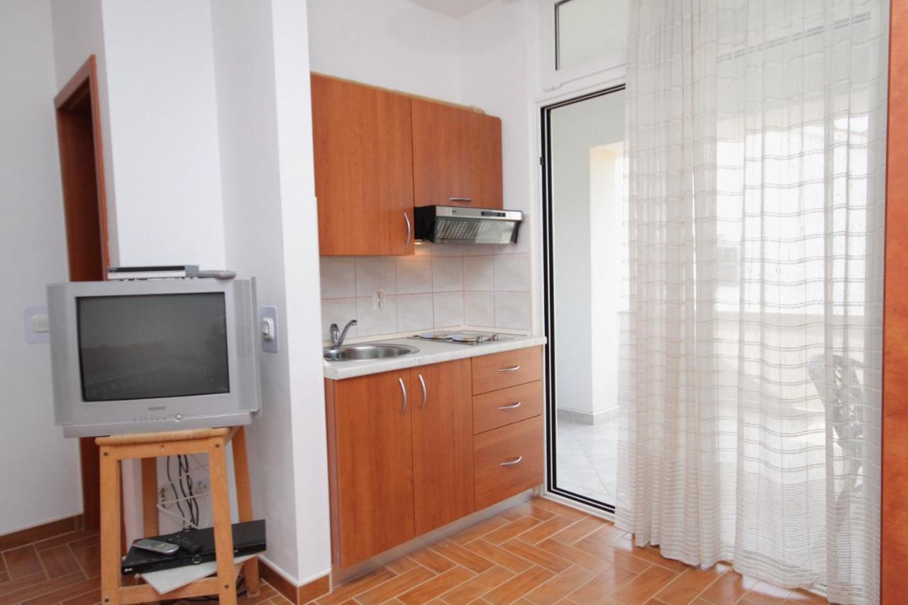 Apartments And Rooms With Parking Space Njivice, Krk - 5458 エクステリア 写真